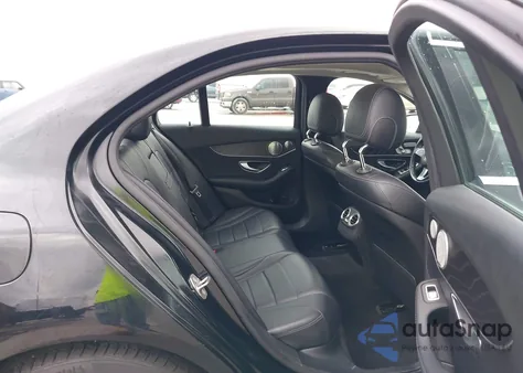 2017 Mercedes-Benz C 300 Luxury/Sport z USA, uszkodzony, nr VIN 55SWF4JB8HU200958